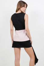 Load image into Gallery viewer, Contrasted Sleeveless Button Down Vest Top
