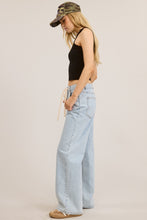 Load image into Gallery viewer, Light Wash Cotton Straight Leg Jeans
