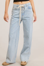 Load image into Gallery viewer, Light Wash Cotton Straight Leg Jeans
