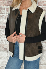 Load image into Gallery viewer, Elan Shearling Vest

