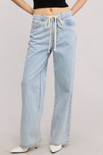 Load image into Gallery viewer, Light Wash Cotton Straight Leg Jeans
